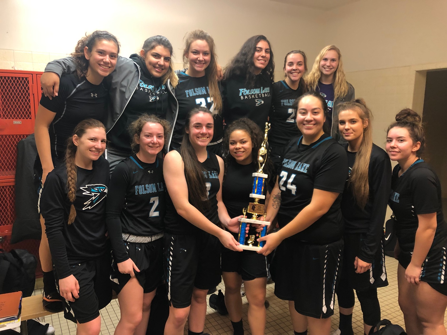 Women’s basketball takes home 3rd place trophy
