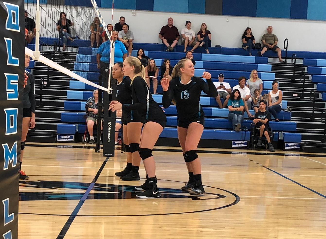 Volleyball sweeps DeAnza in 3 close sets