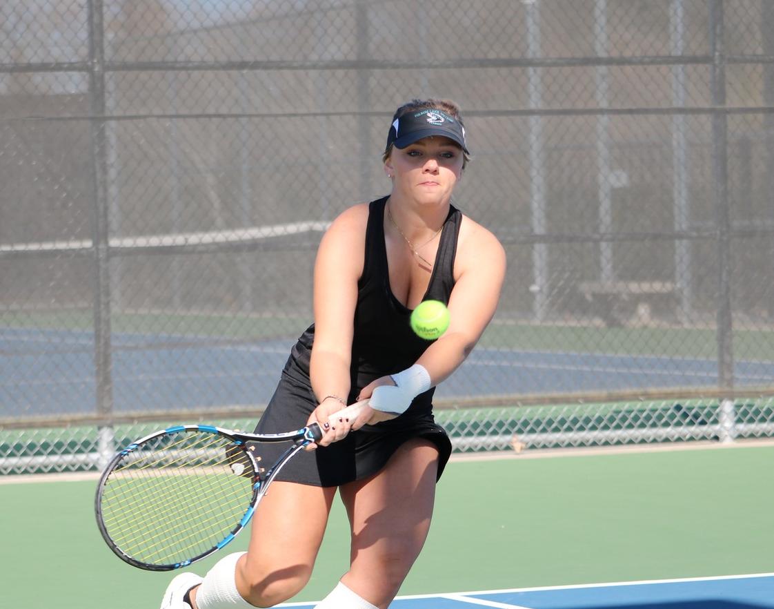 W Tennis defeats Sierra, strengthens hold on second place
